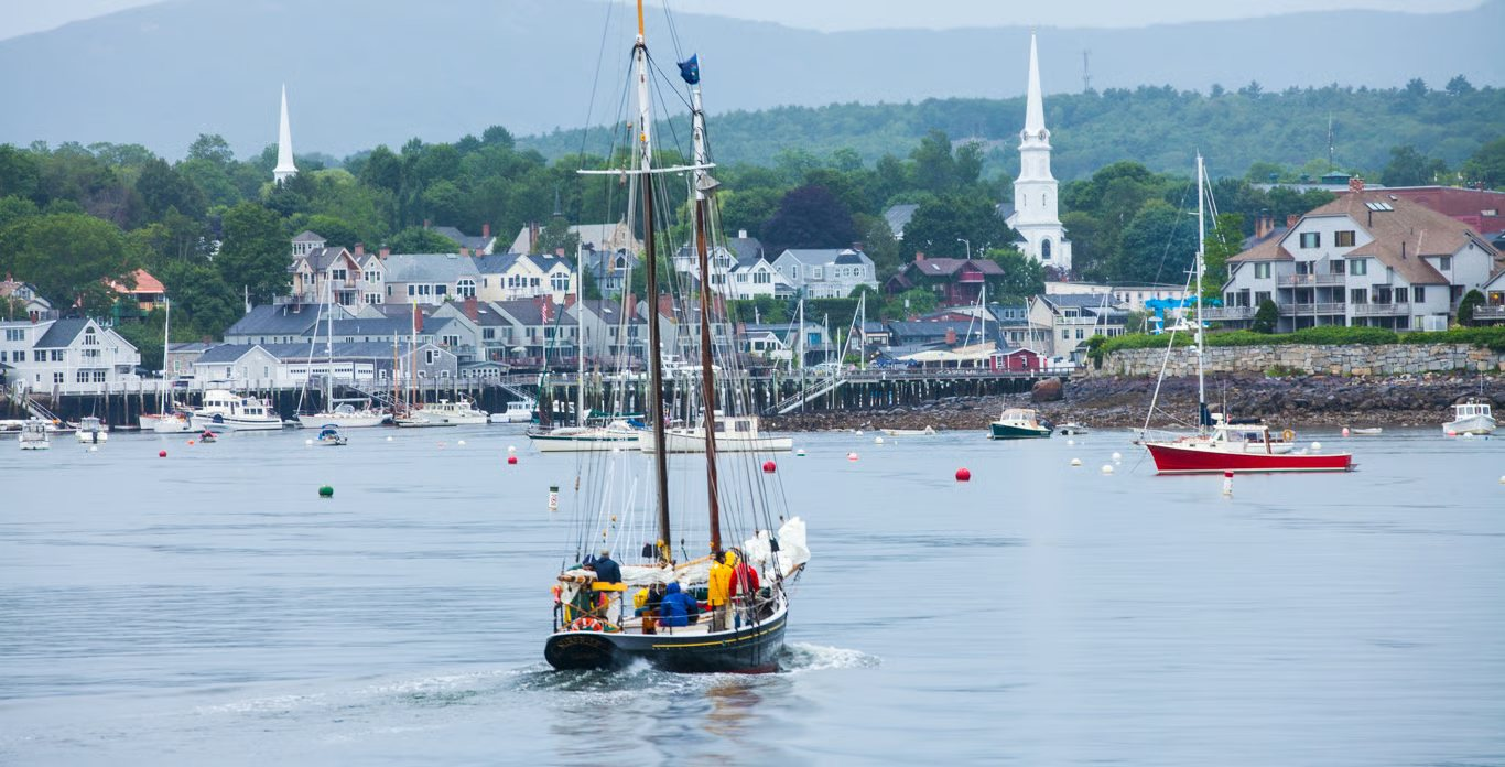 sailboat charter maine​